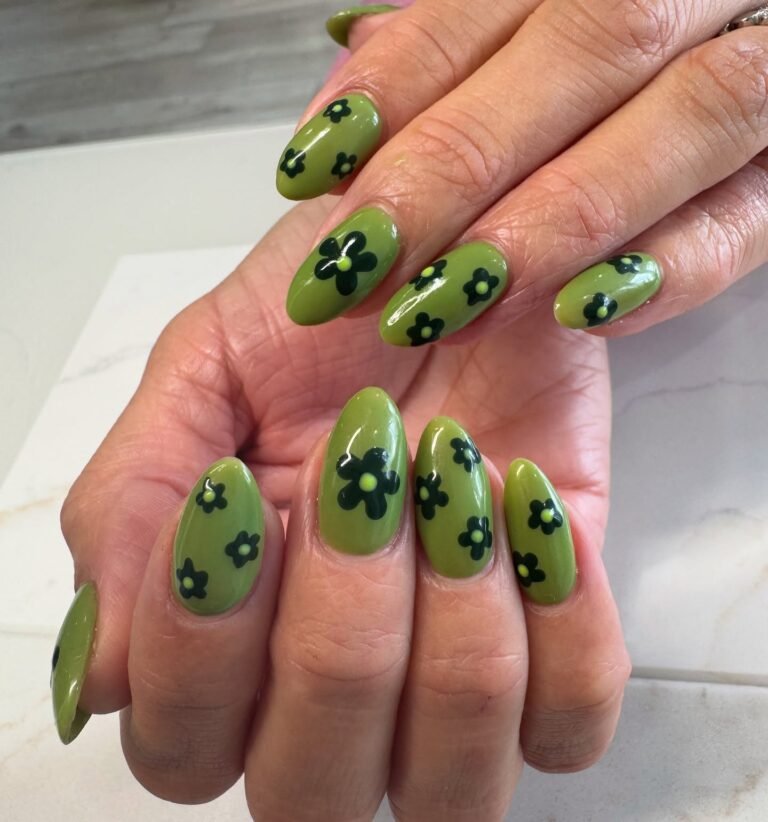 St. Patrick’s Day Nails Inspo: Trendy Green Clover Designs & Glitter Manis 🍀